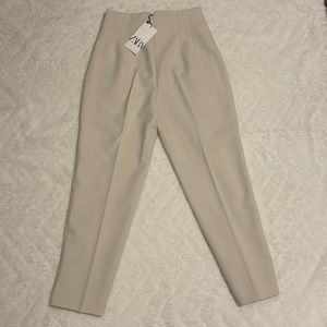High-waisted oyster white pant